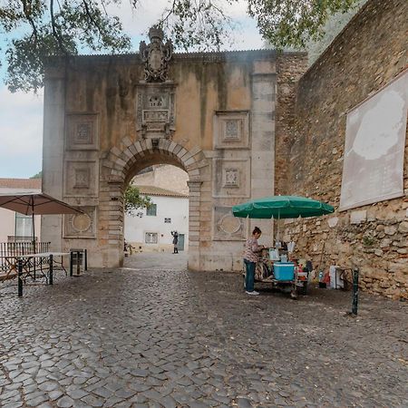 Stylish Getaway In A Mezzanine Flat By The Castle Apartamento Lisboa Exterior foto