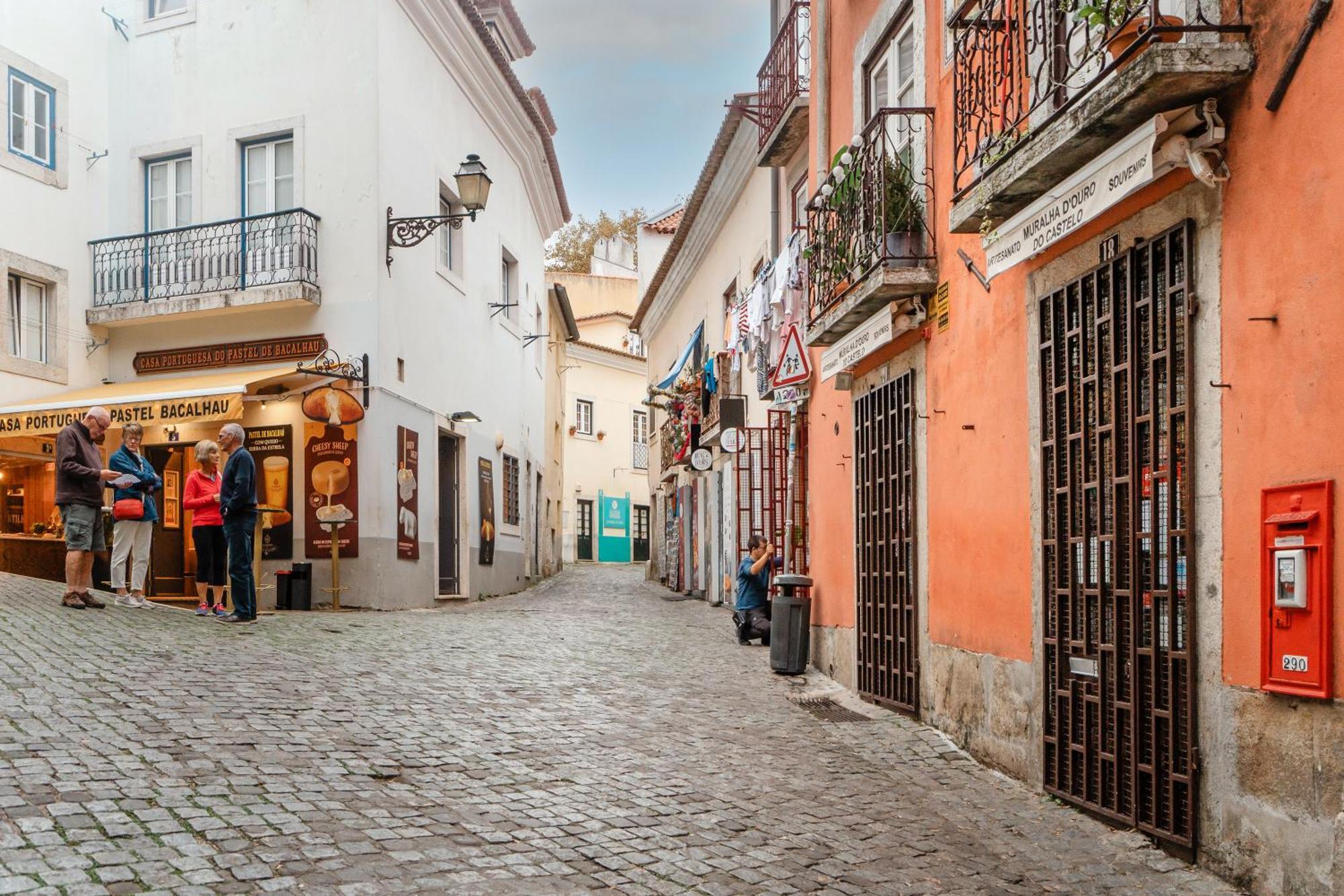 Stylish Getaway In A Mezzanine Flat By The Castle Apartamento Lisboa Exterior foto