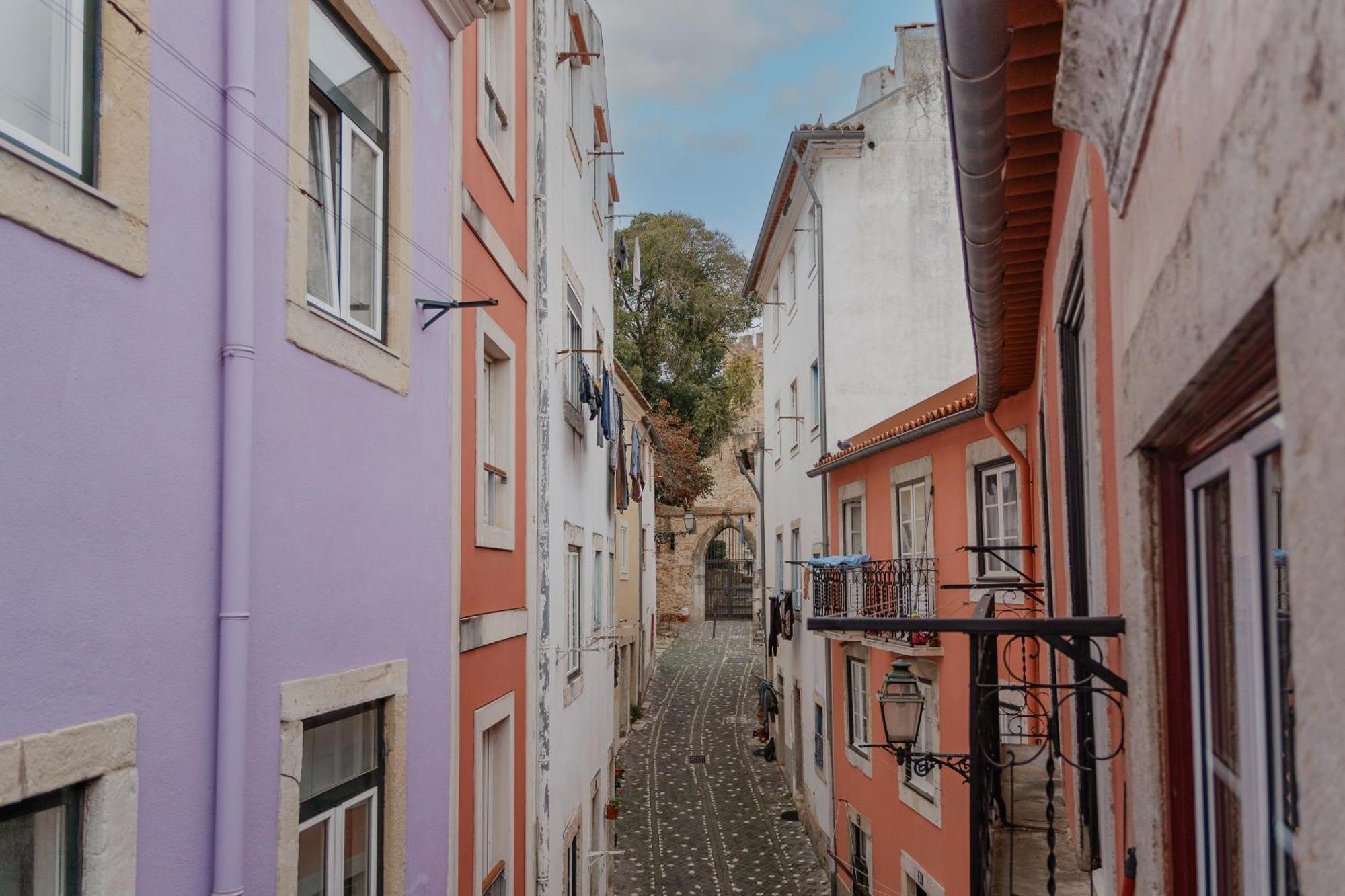 Stylish Getaway In A Mezzanine Flat By The Castle Apartamento Lisboa Exterior foto