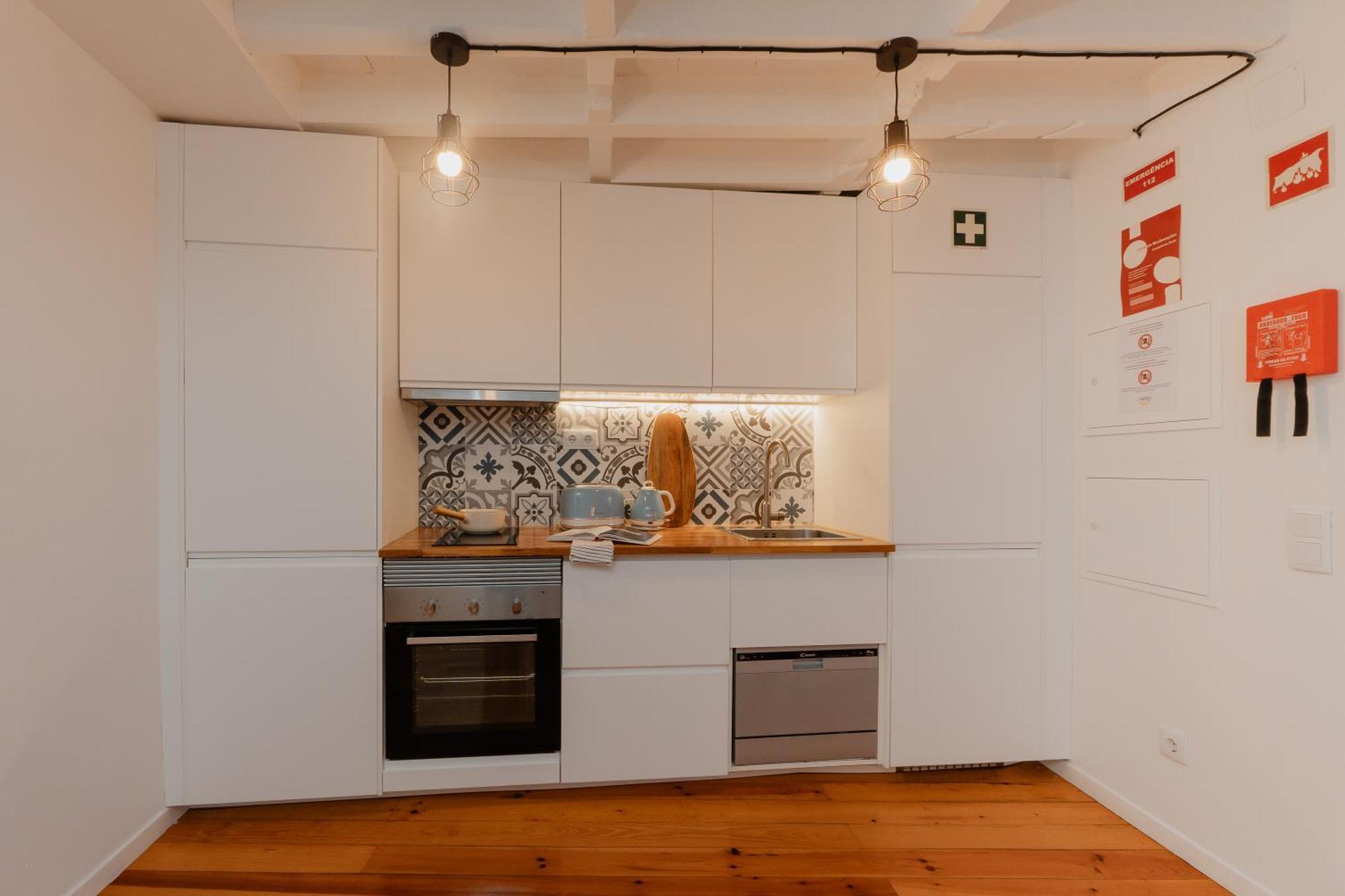 Stylish Getaway In A Mezzanine Flat By The Castle Apartamento Lisboa Exterior foto