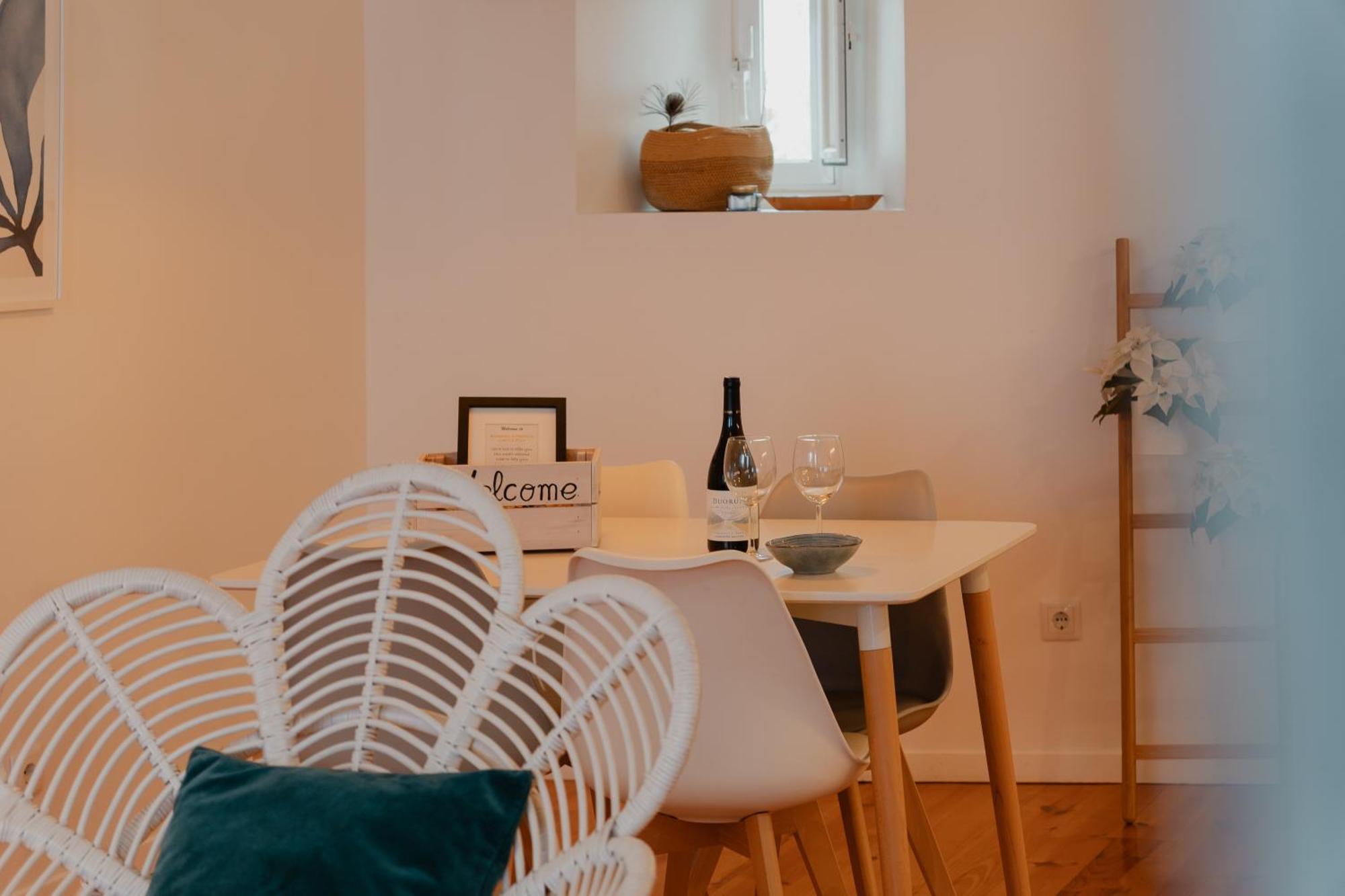 Stylish Getaway In A Mezzanine Flat By The Castle Apartamento Lisboa Exterior foto