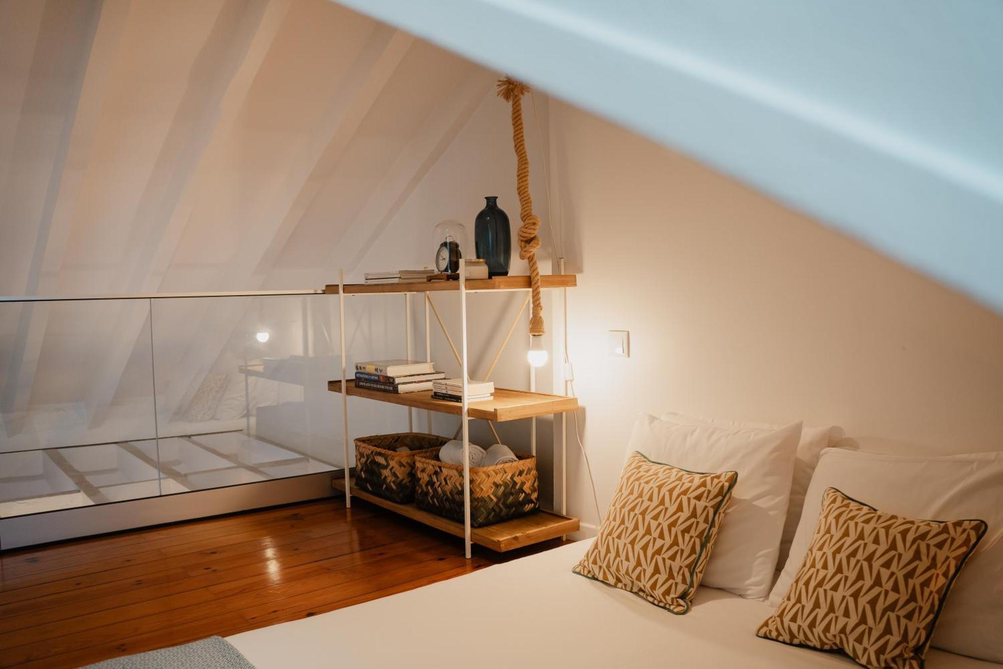 Stylish Getaway In A Mezzanine Flat By The Castle Apartamento Lisboa Exterior foto
