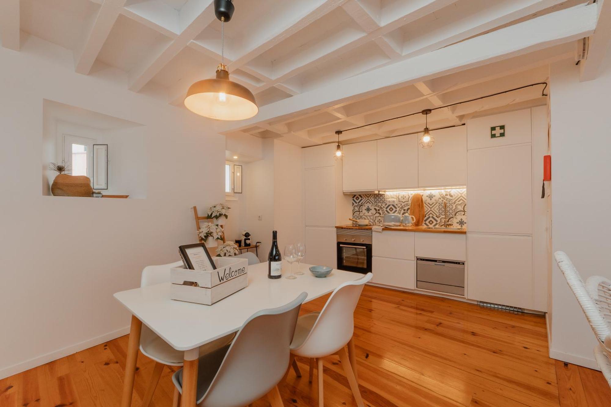 Stylish Getaway In A Mezzanine Flat By The Castle Apartamento Lisboa Exterior foto